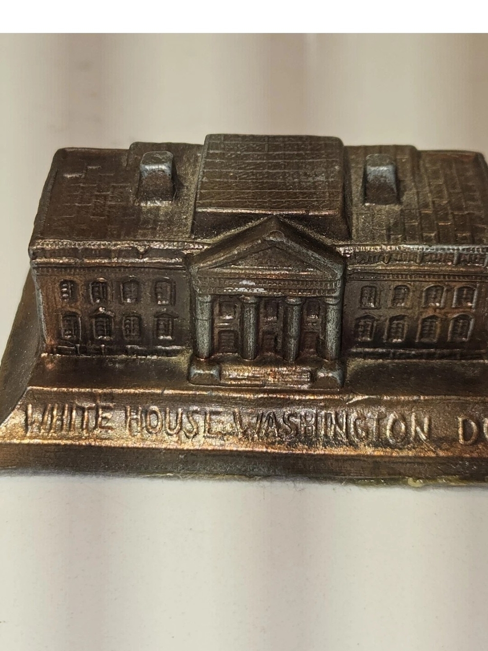 Vintage "THE WHITE HOUSE", WASHINGTON D.C. Souvenir Metal